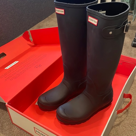 Hunter boots with socks included! - Picture 2 of 8